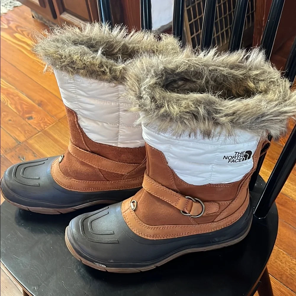 The North Face Tan and White Winter Boots - Picture 10 of 11
